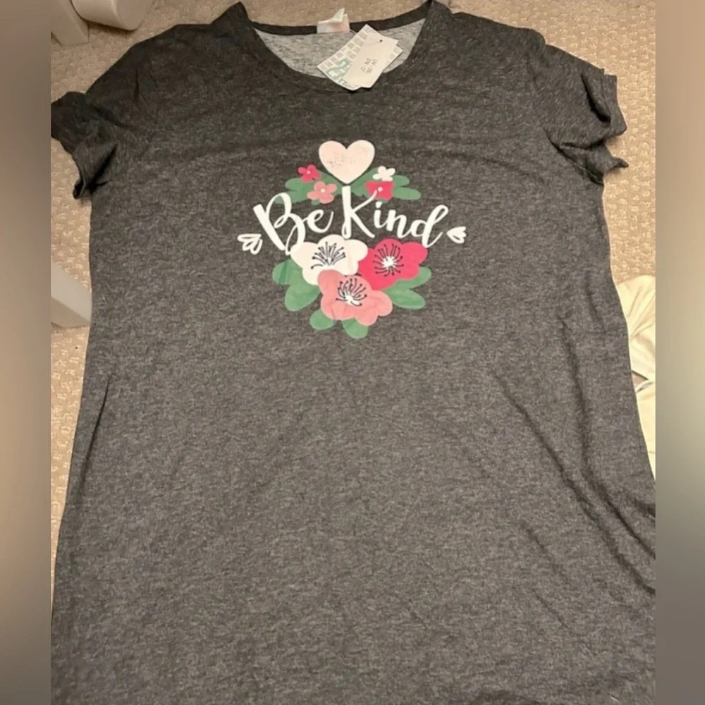 LuLaRoe Liv.  NWT.  Size 2XL.  “Be Kind” Super adorable! Great colors! - Picture 3 of 3
